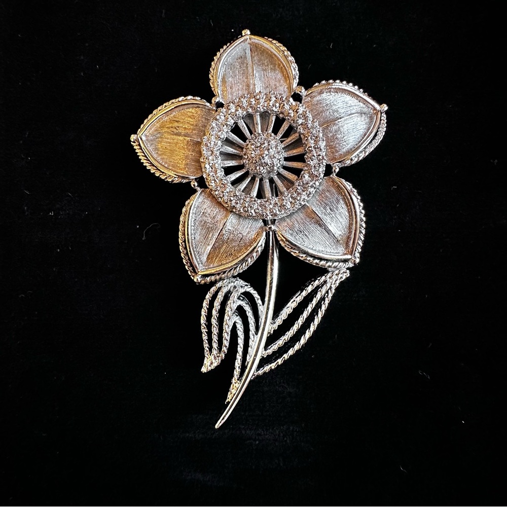 Vintage 1980s Monet Silvertone Flower W/ stem & Leaves 3”